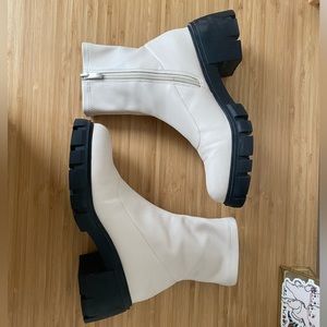 Steve Madden Steven New York White Hower Lug Boot